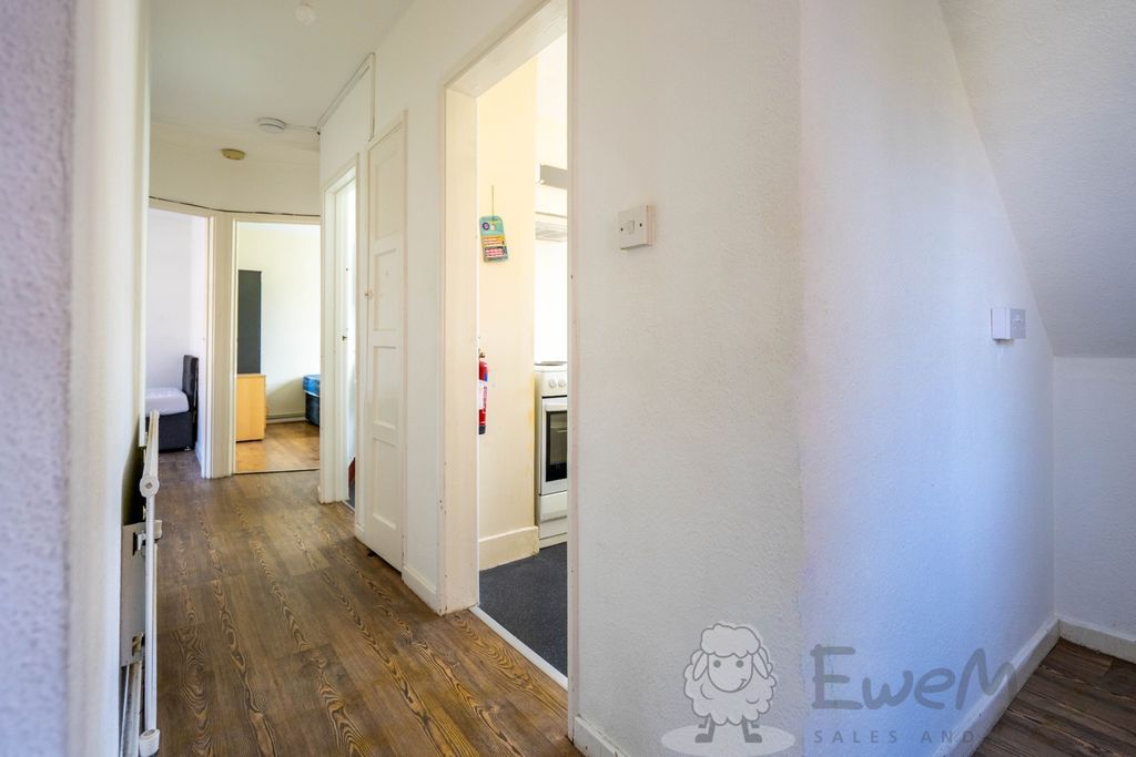 Property photo 3 of 12 Dmc08499-Hdr