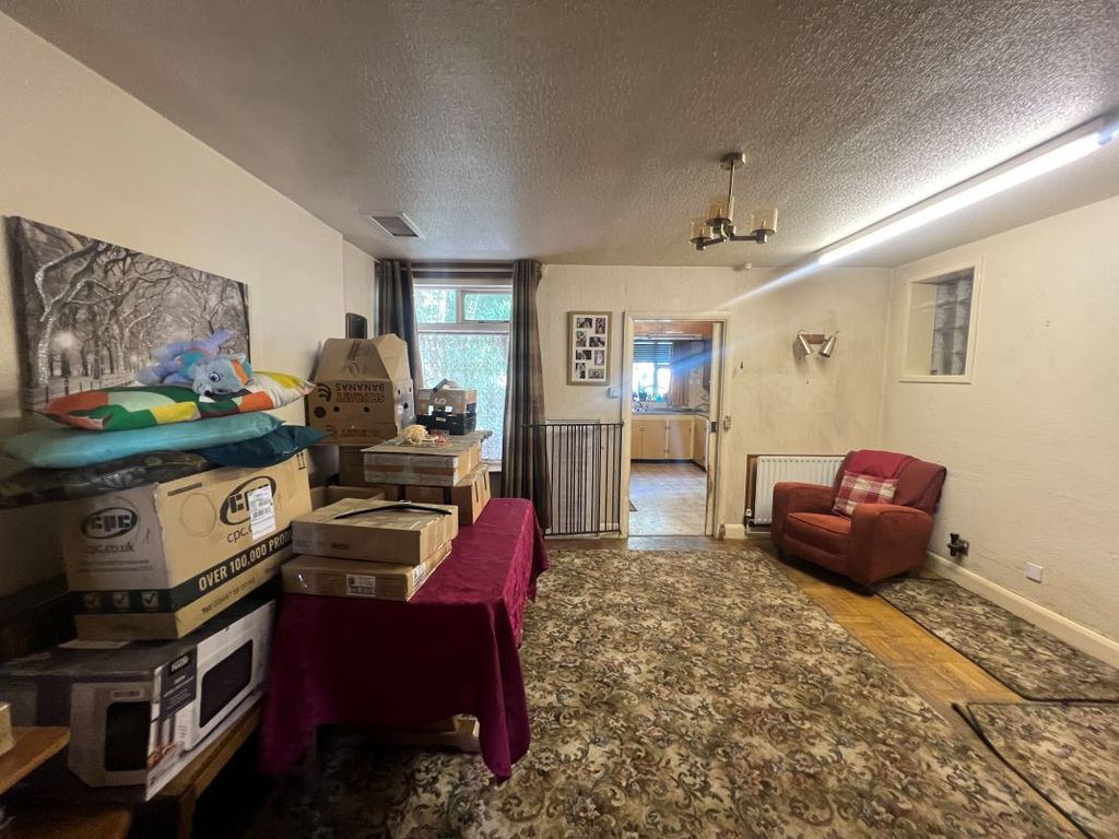 Property photo 3 of 34