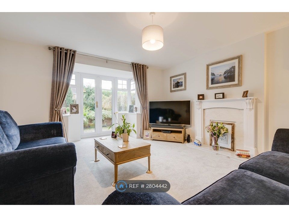 Property photo 3 of 23 Lounge