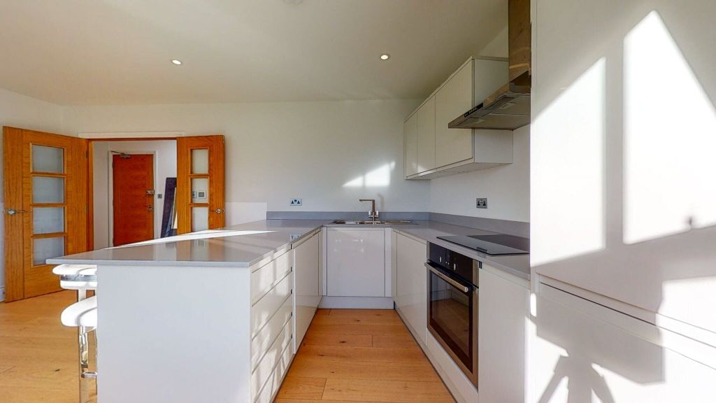 Property photo 2 of 17 Kitchen