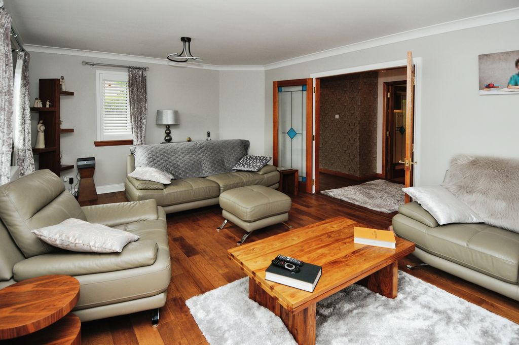 Property photo 3 of 12 Photography