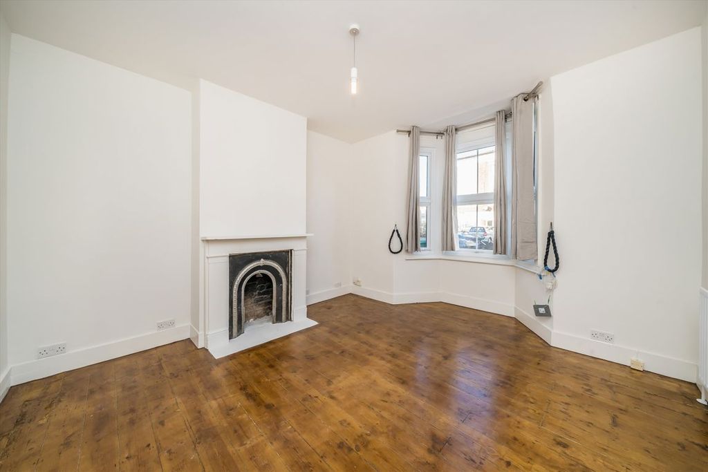 Property photo 3 of 7