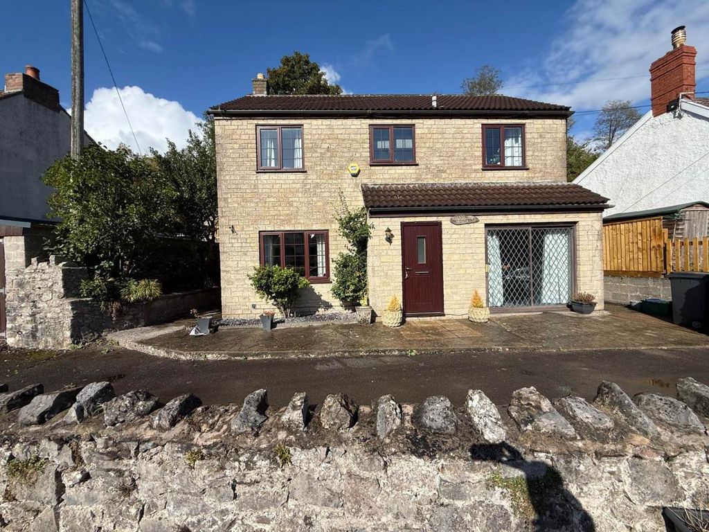 Property photo 1 of 18 External
