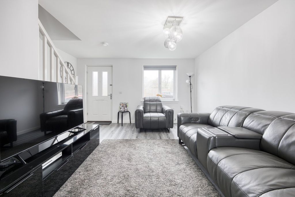 Property photo 3 of 25