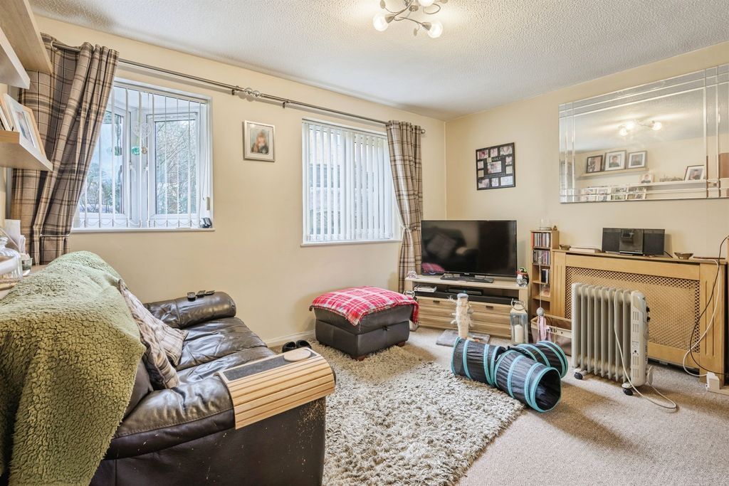 Property photo 2 of 20