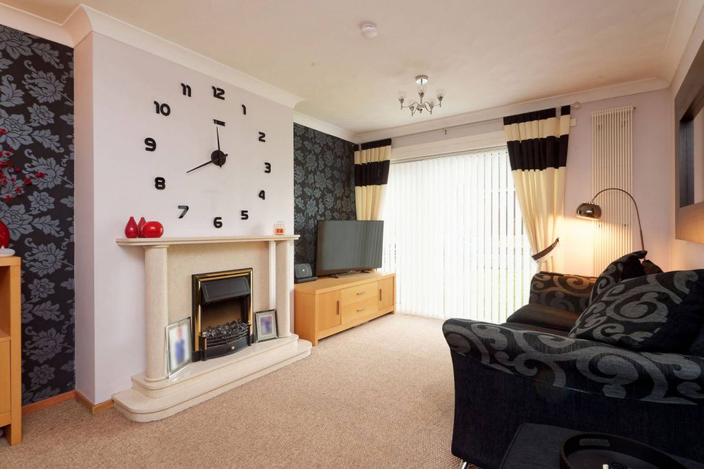 Property photo 2 of 28