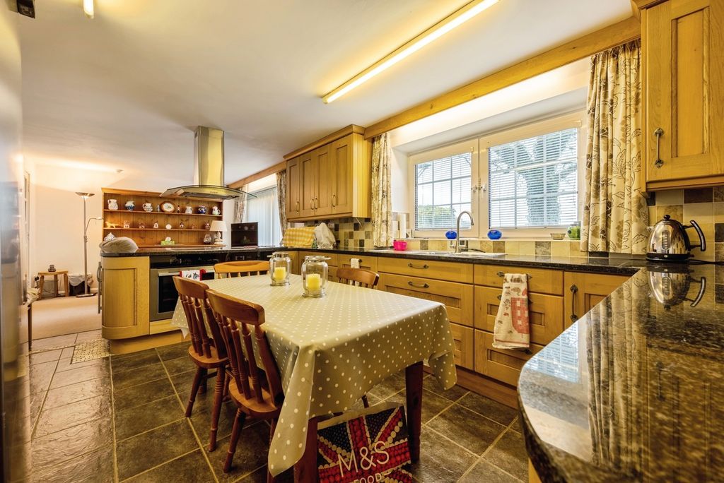 Property photo 3 of 19 Photo