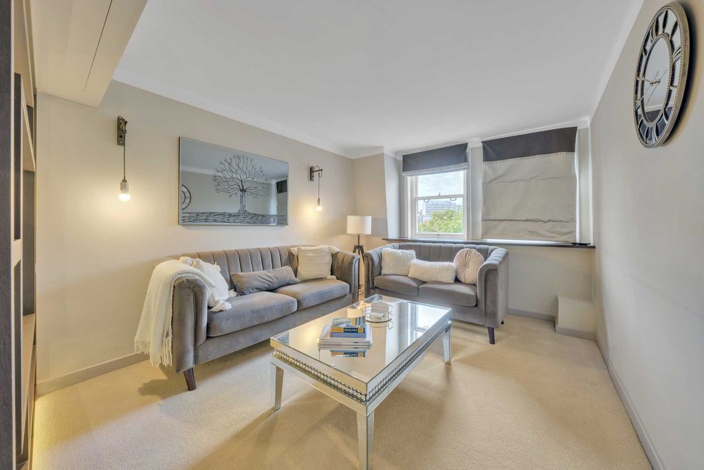 Property photo 3 of 21 Flat 6, 24 Hans Place, Knightsbridge, London, Sw1X 0Jy