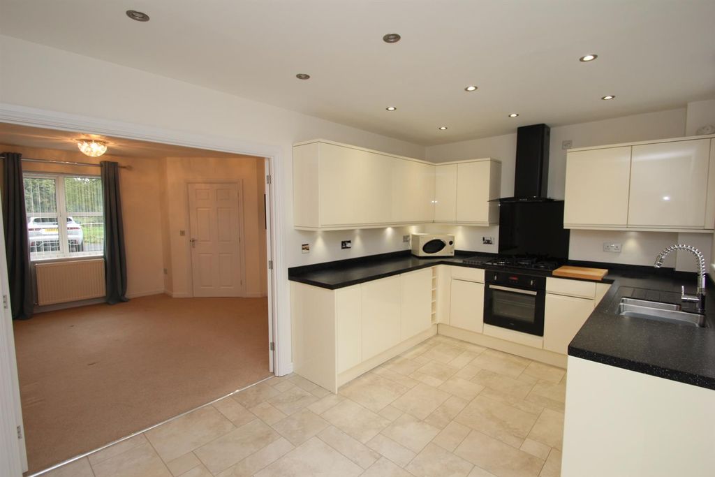 Property photo 2 of 8 Kitchen.Jpg
