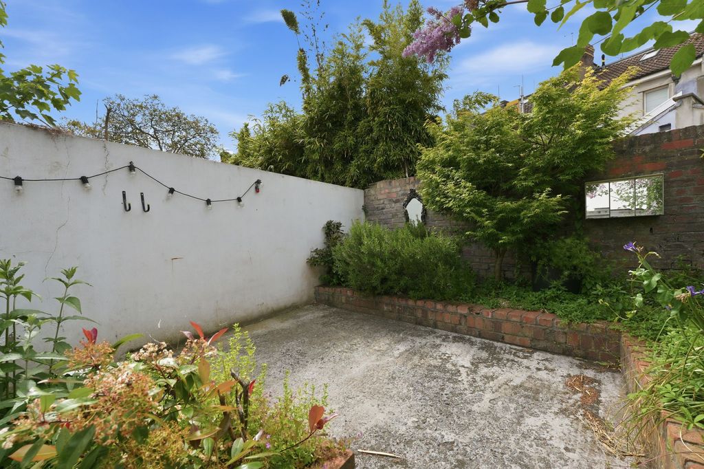 Property photo 3 of 25