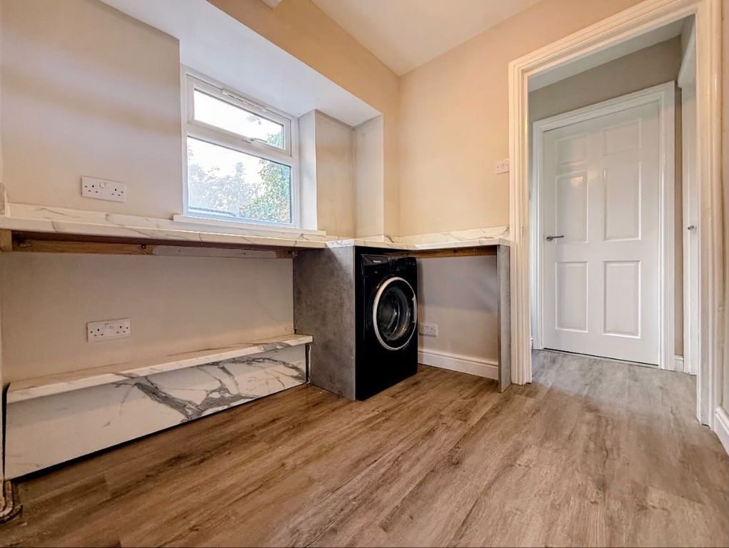 Property photo 1 of 4 Utility Room