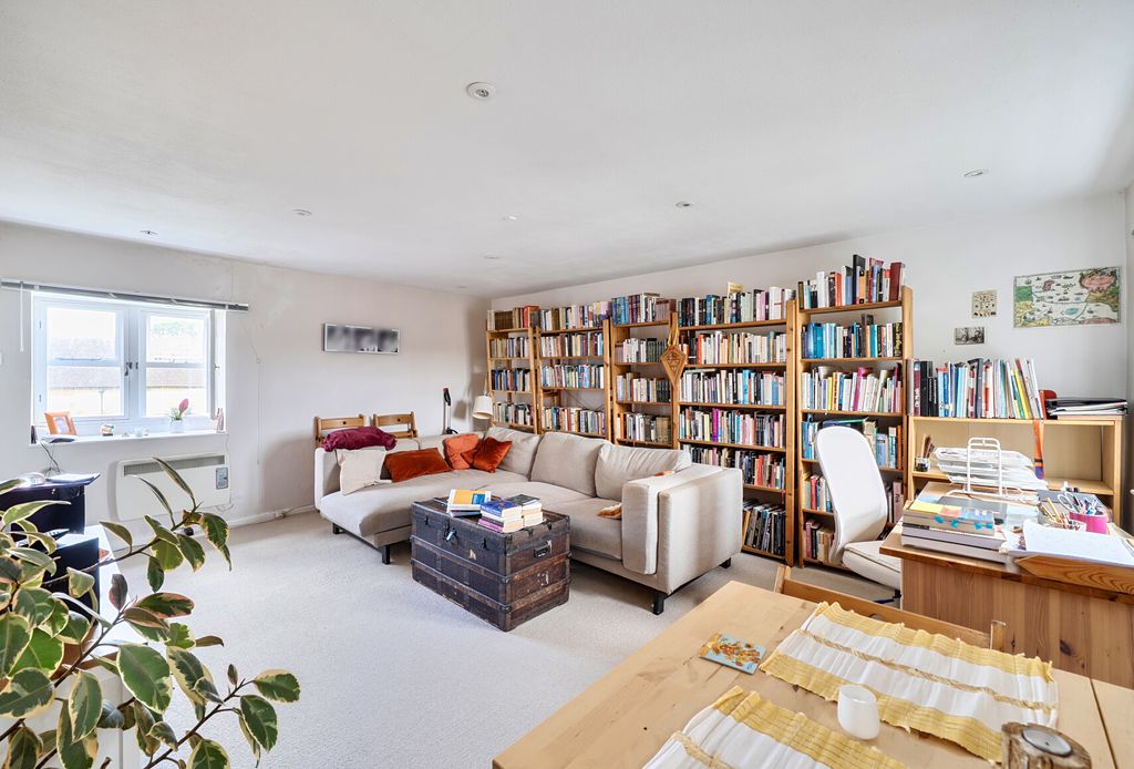 Property photo 2 of 20 1469168-9-6A21A49...