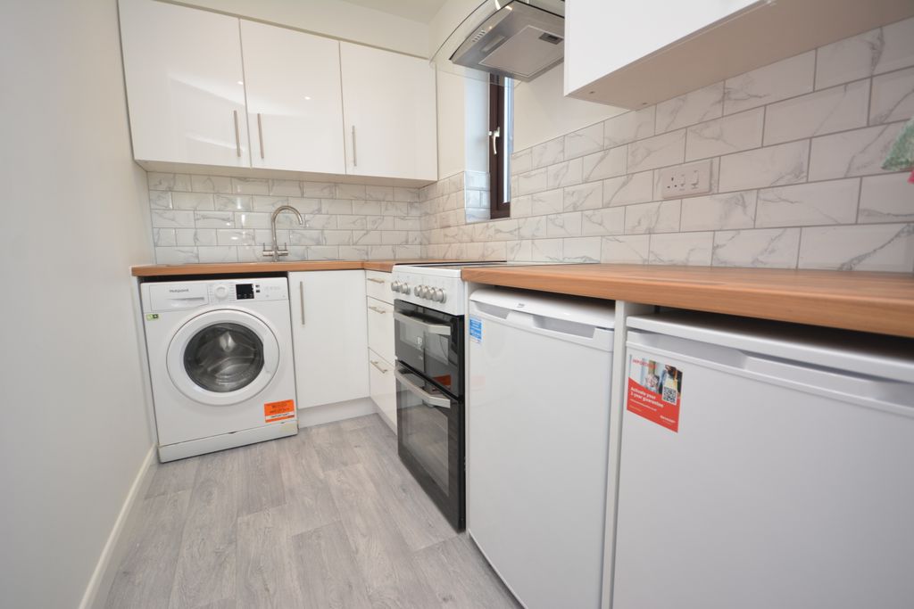 Property photo 1 of 4 Kitchen