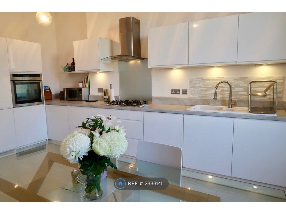 Property photo 1 of 17 Kitchen