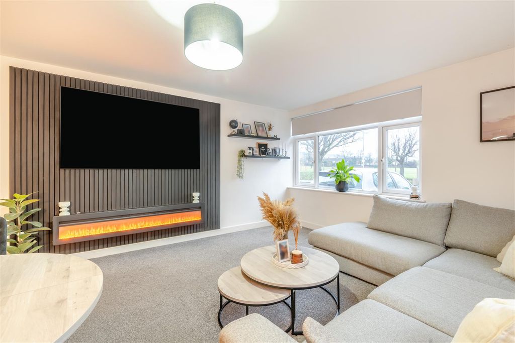 Property photo 2 of 13 8674495-Interior13.Jpg