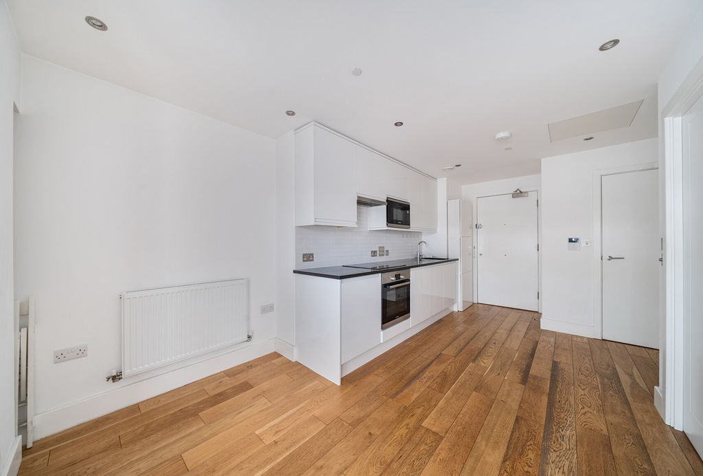 Property photo 3 of 7 1393459-10-6943Ed...