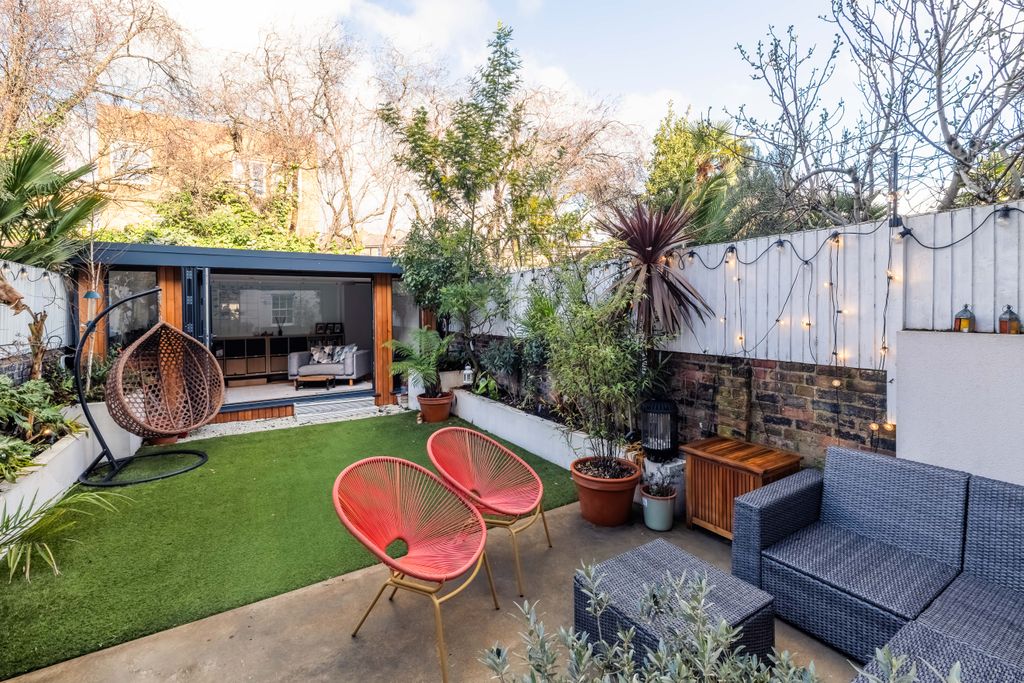 Property photo 2 of 20