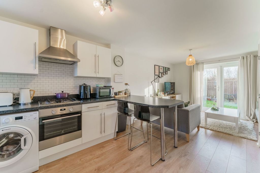 Property photo 3 of 25