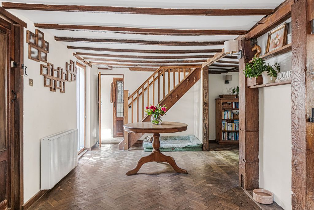 Property photo 2 of 20 Entrance Hall