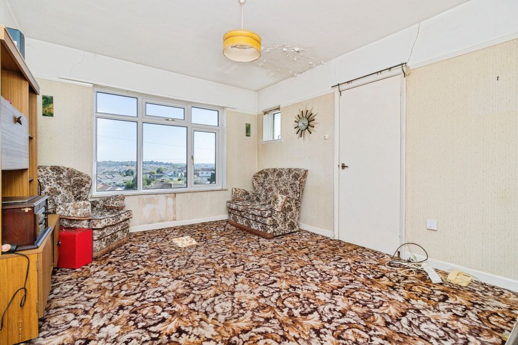 Property photo 3 of 17 Photo