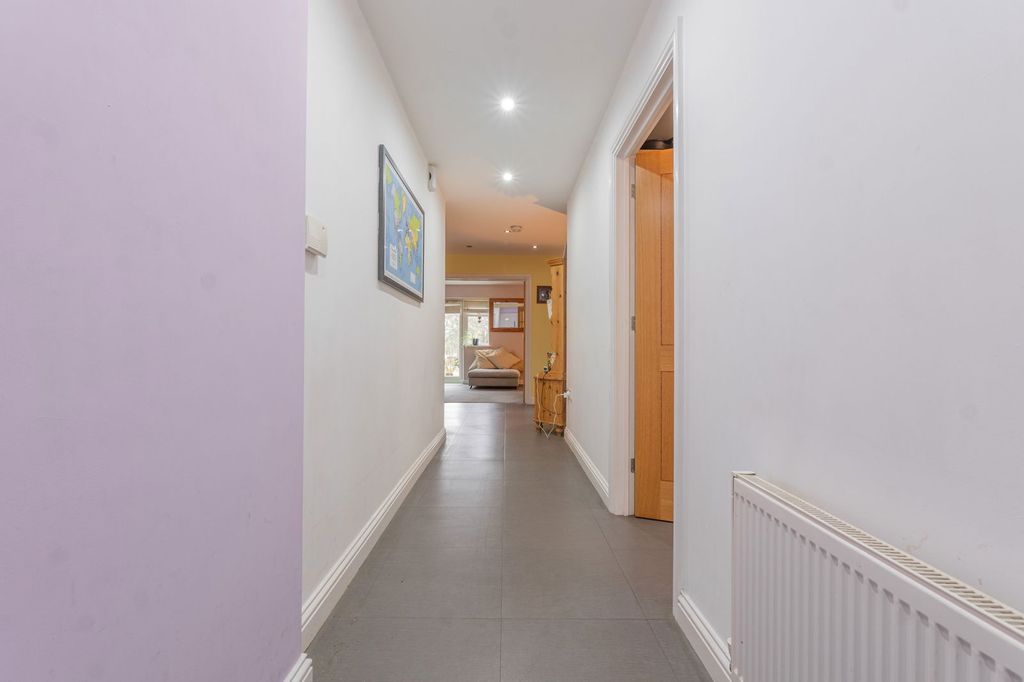 Property photo 2 of 31