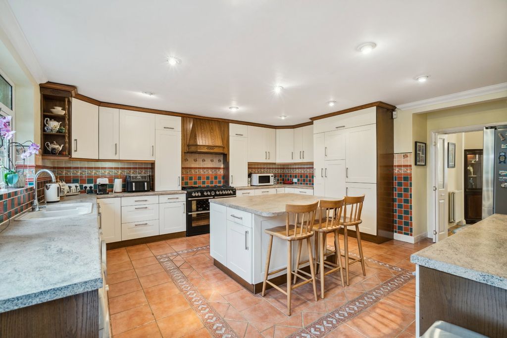 Property photo 3 of 23
