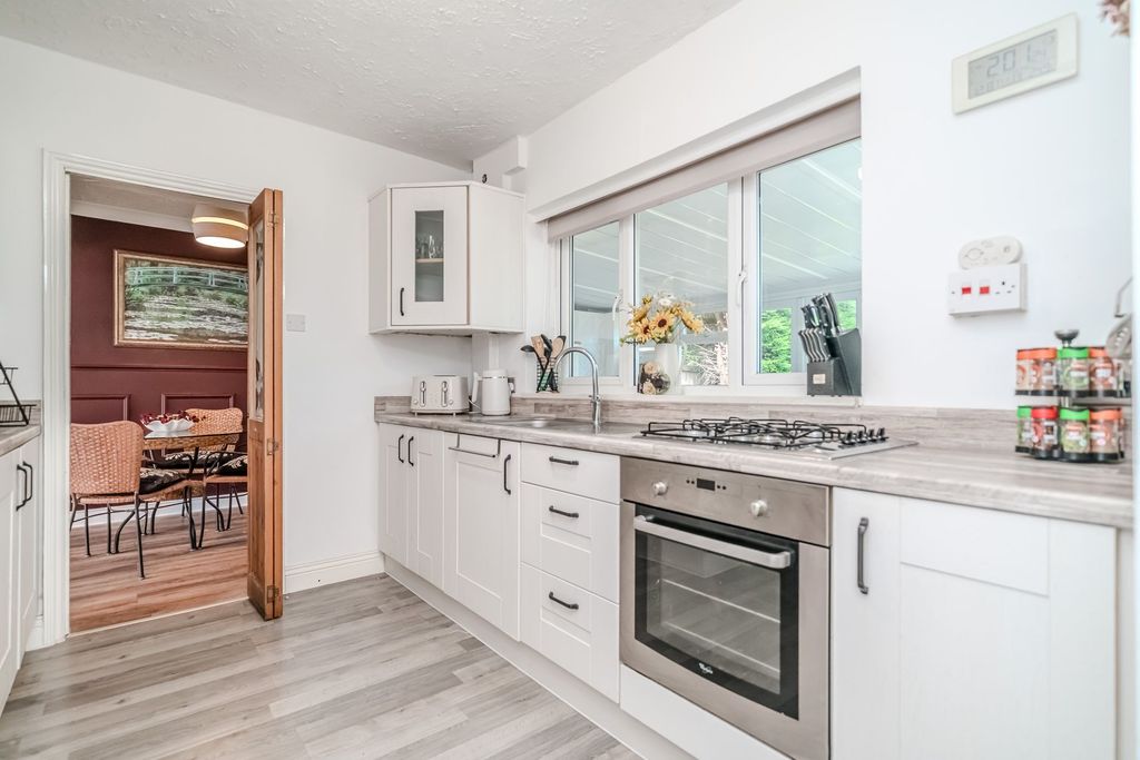 Property photo 3 of 40