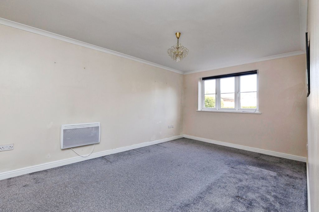 Property photo 1 of 14 Lounge