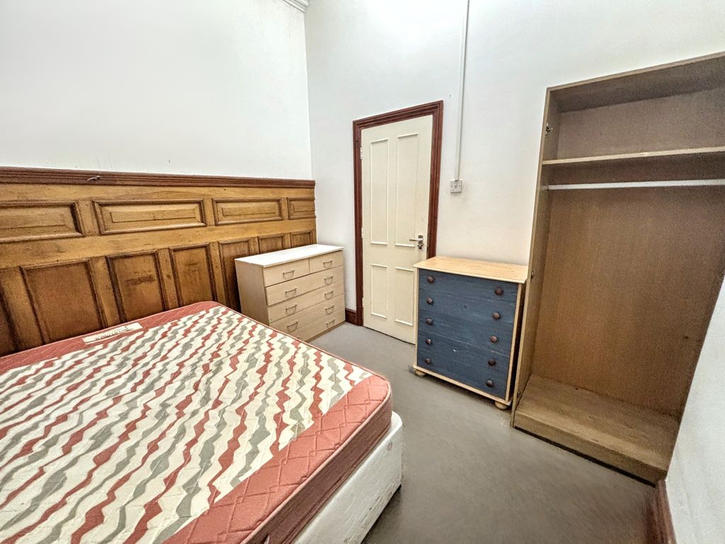 Property photo 1 of 7 Room 2