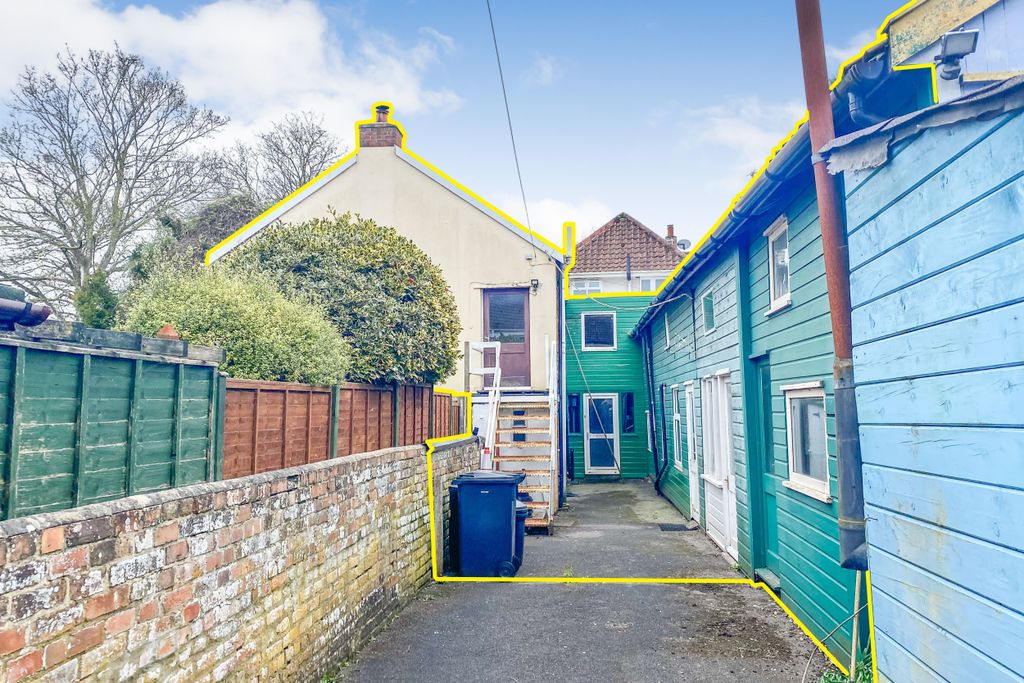 Property photo 1 of 5 6A Alma Street, Taunton Ta1 3Ah