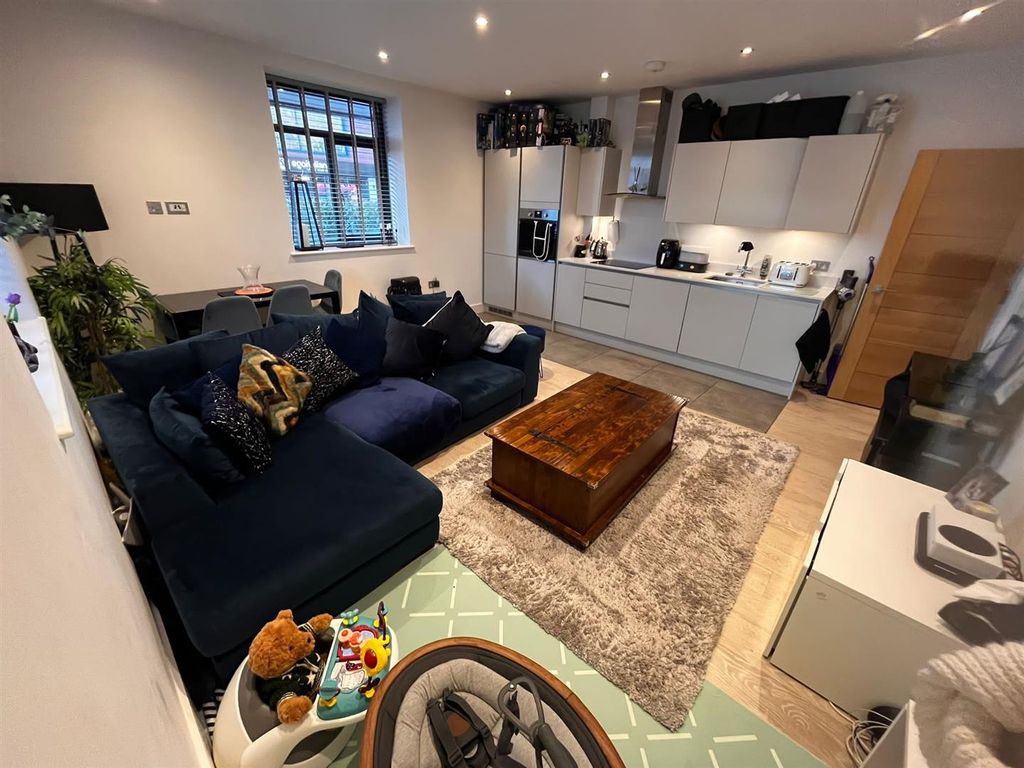 Property photo 2 of 10