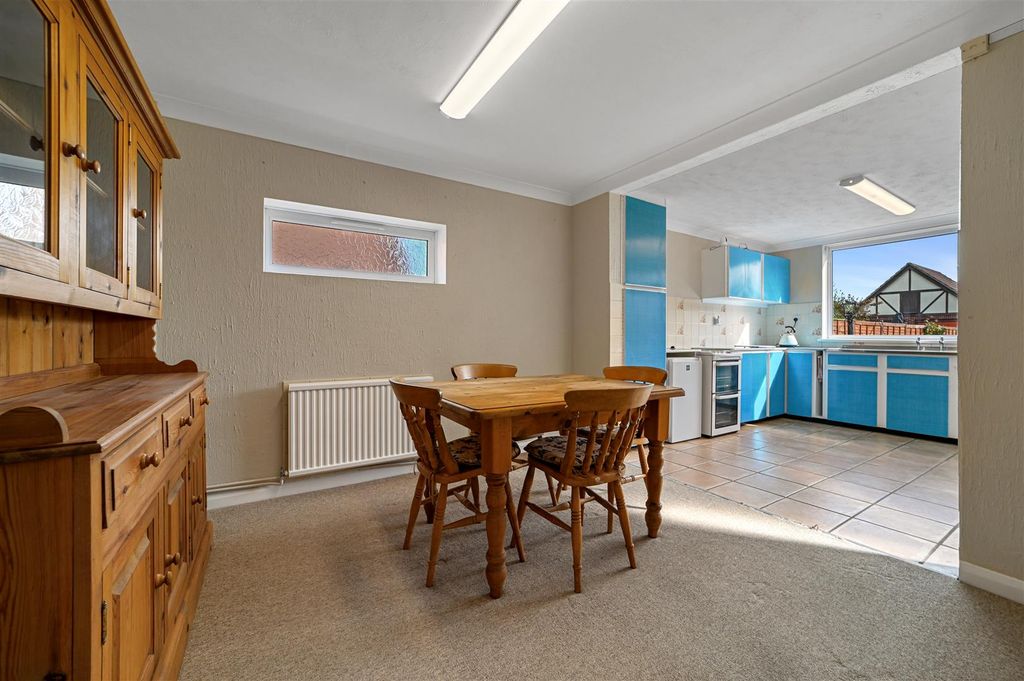 Property photo 3 of 14 Dining Room