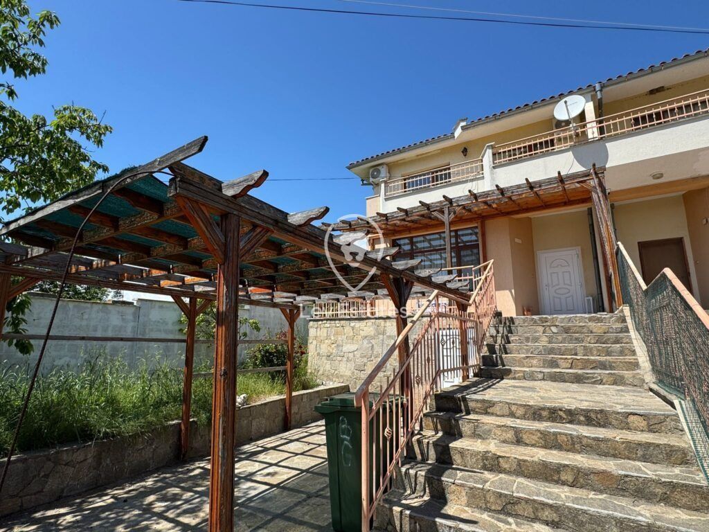 Property photo 1 of 21