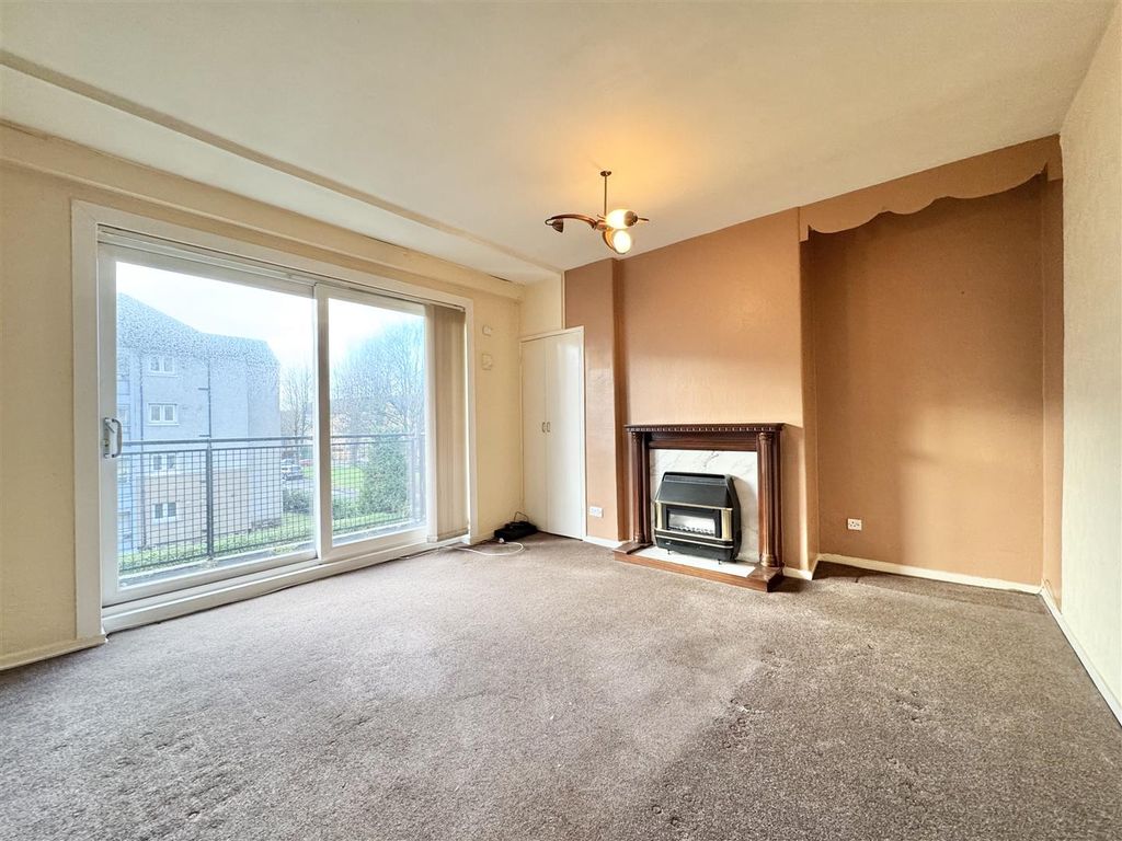 Property photo 3 of 8 Lounge