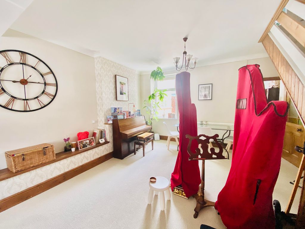 Property photo 3 of 11 Living Room