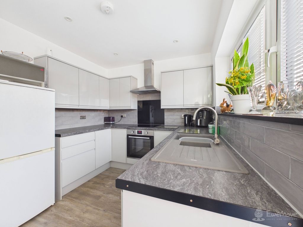 Property photo 2 of 18 Kitchen- Mark Stephens Ewemove Newmarket And Soham