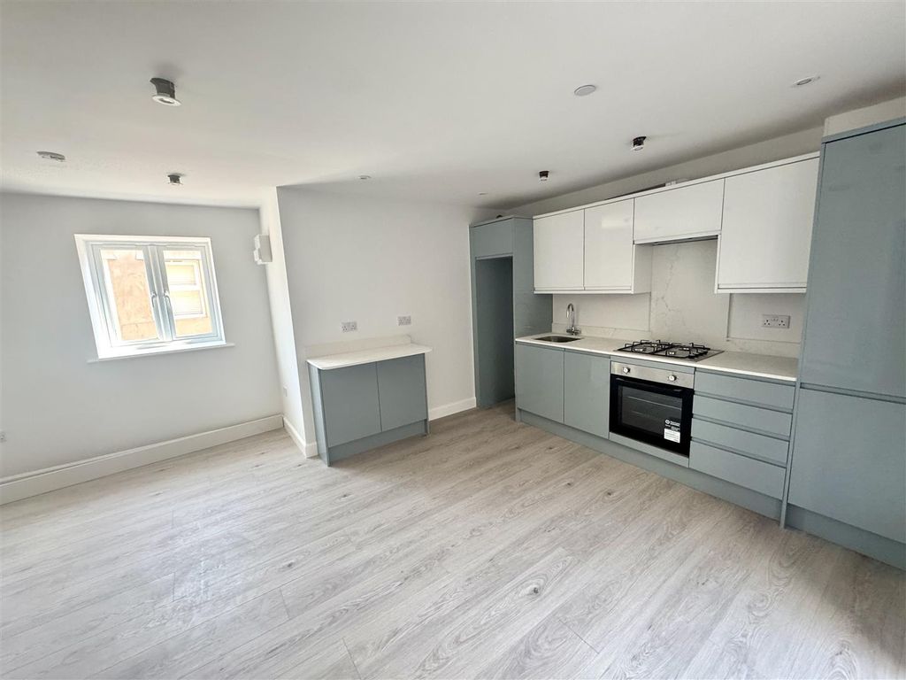 Property photo 3 of 7 Kitchen