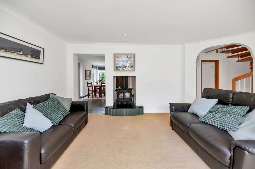 Property photo 2 of 27