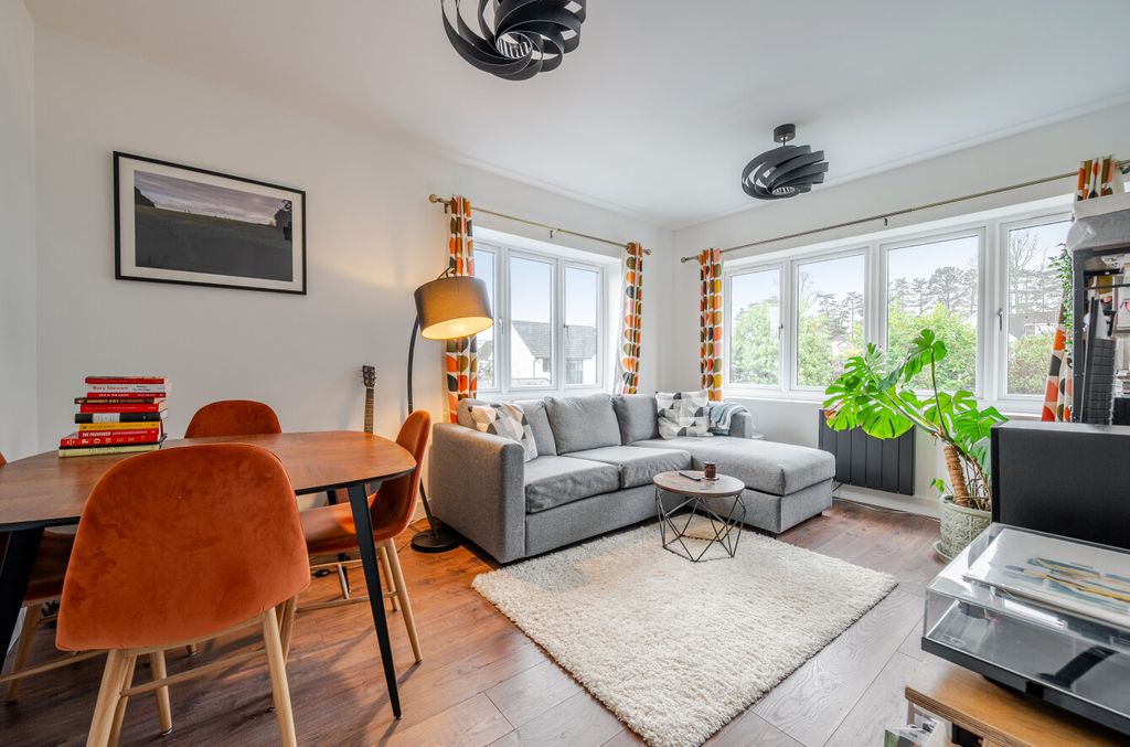 Property photo 2 of 17 1411214-12-6996E7...