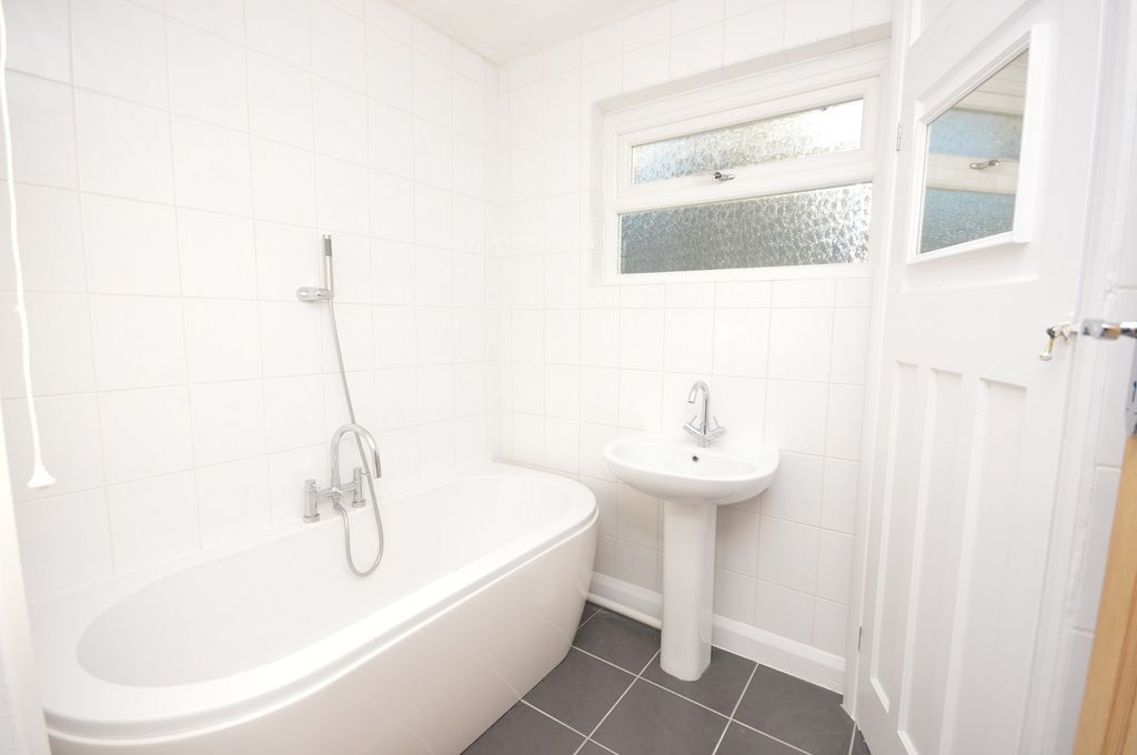 Property photo 3 of 12 Bathroom