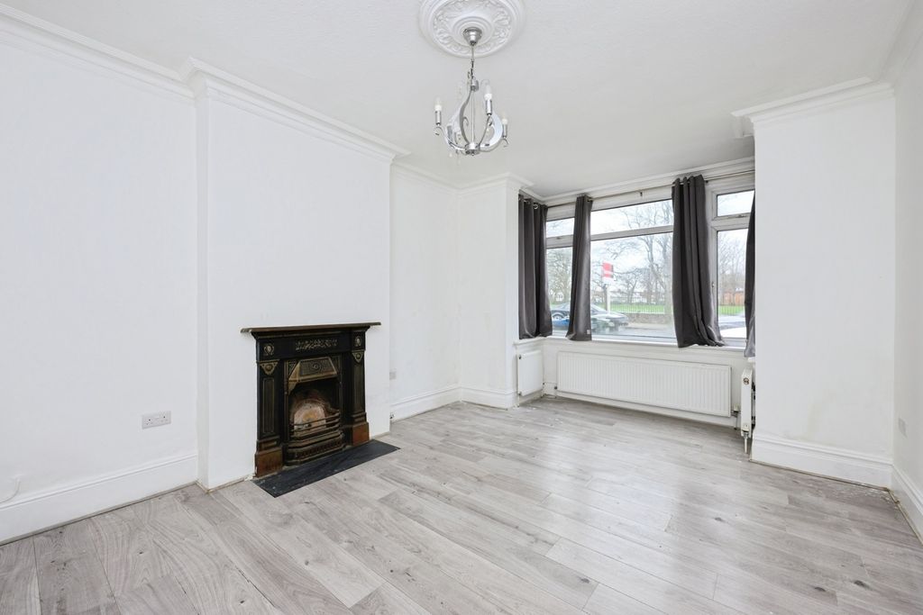 Property photo 2 of 17 Pbox-Img.Jpg