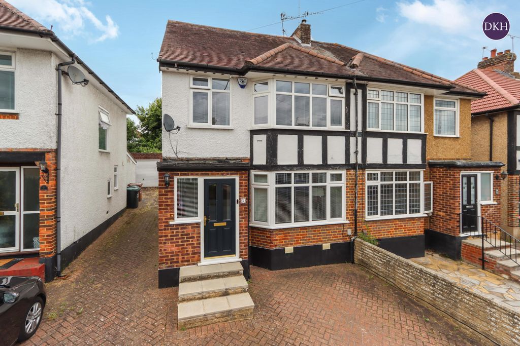 Property photo 1 of 17 Photo 01