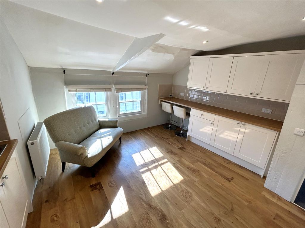 Property photo 3 of 10 Kitchen/Living Room