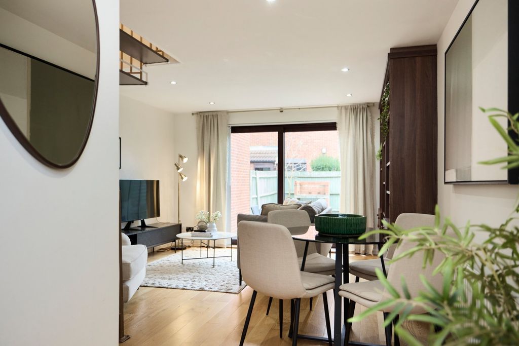 Property photo 2 of 29