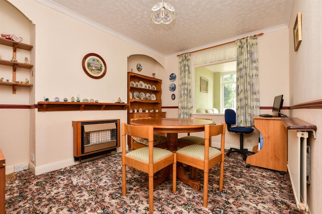 Property photo 3 of 14 Dining Area