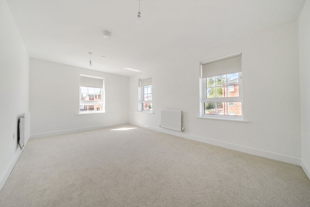 Property photo 2 of 14 Picture No. 15