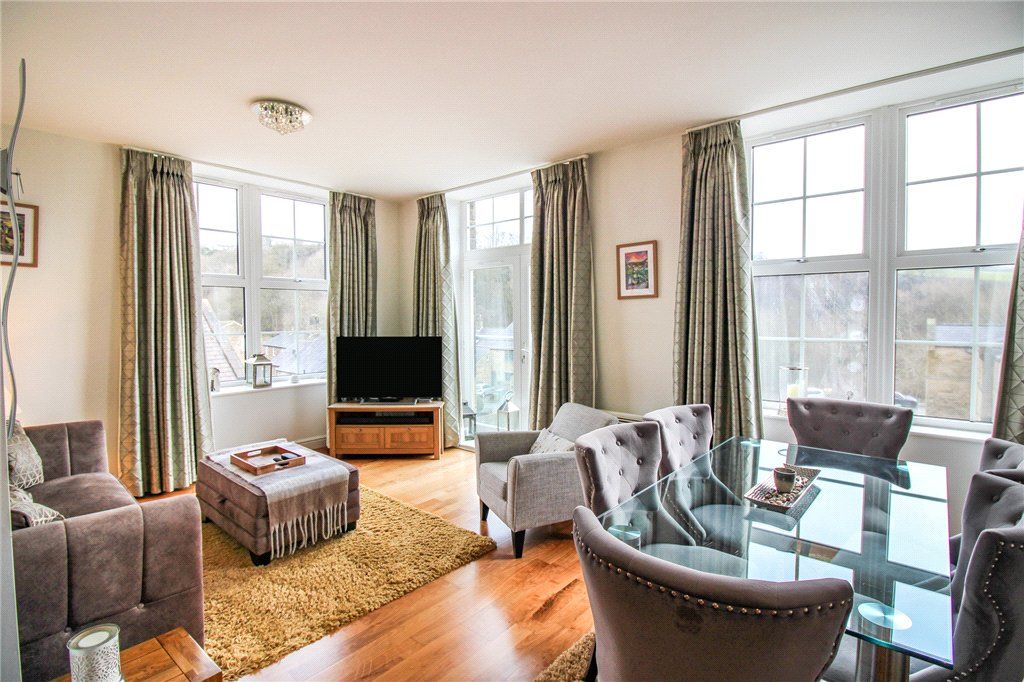 Property photo 1 of 14 Living Room