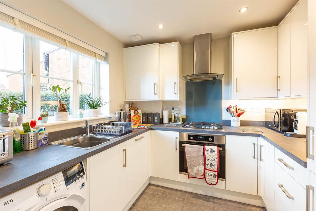 Property photo 2 of 11