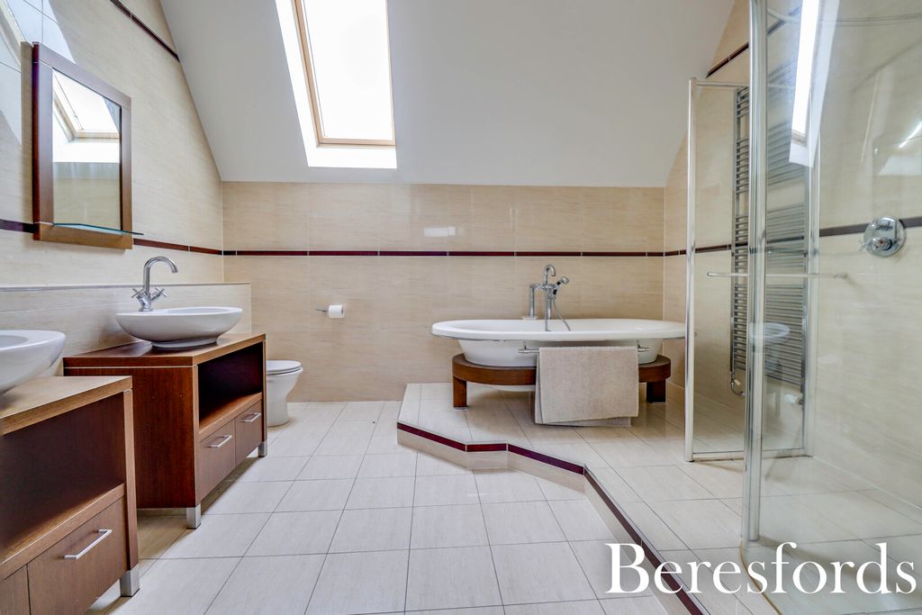 Property photo 2 of 23 Picture No. 32