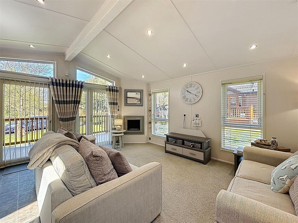 Property photo 3 of 23